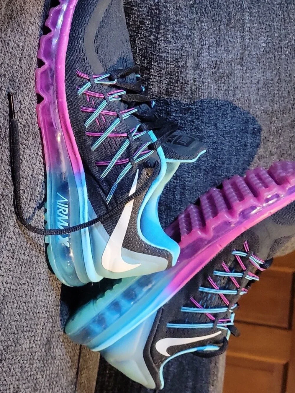 Nike Women's Air Max 2015 Sneakers Shoe Size 9 - Picture 2 of 10